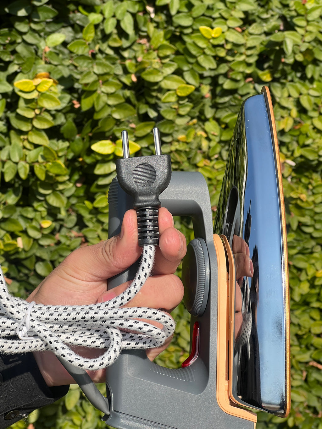 Arshia Electric Dry Iron 1200W Smooth Ironing